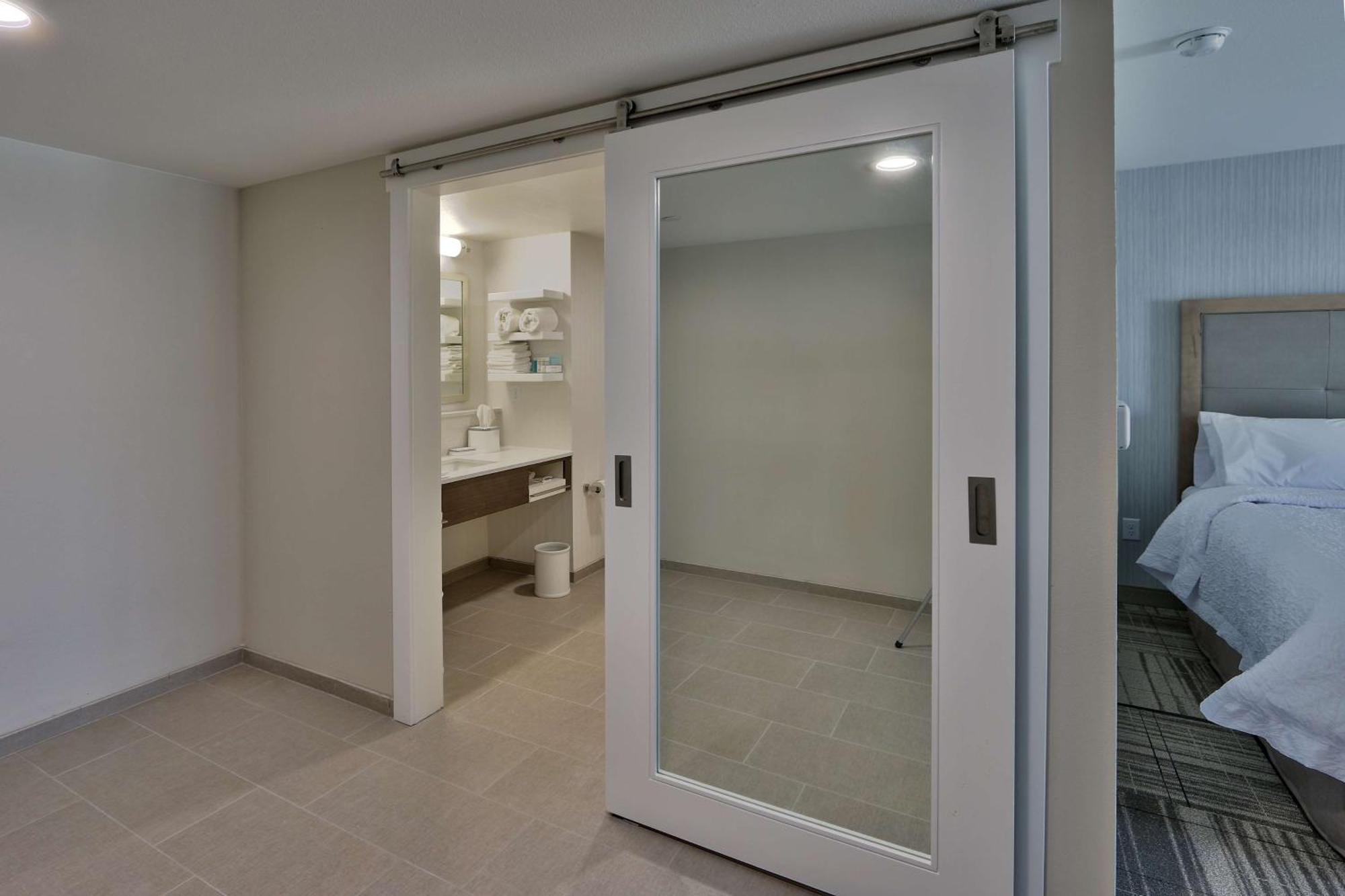 King Room with Accessible Tub - Mobility and Hearing Access/Non-Smoking